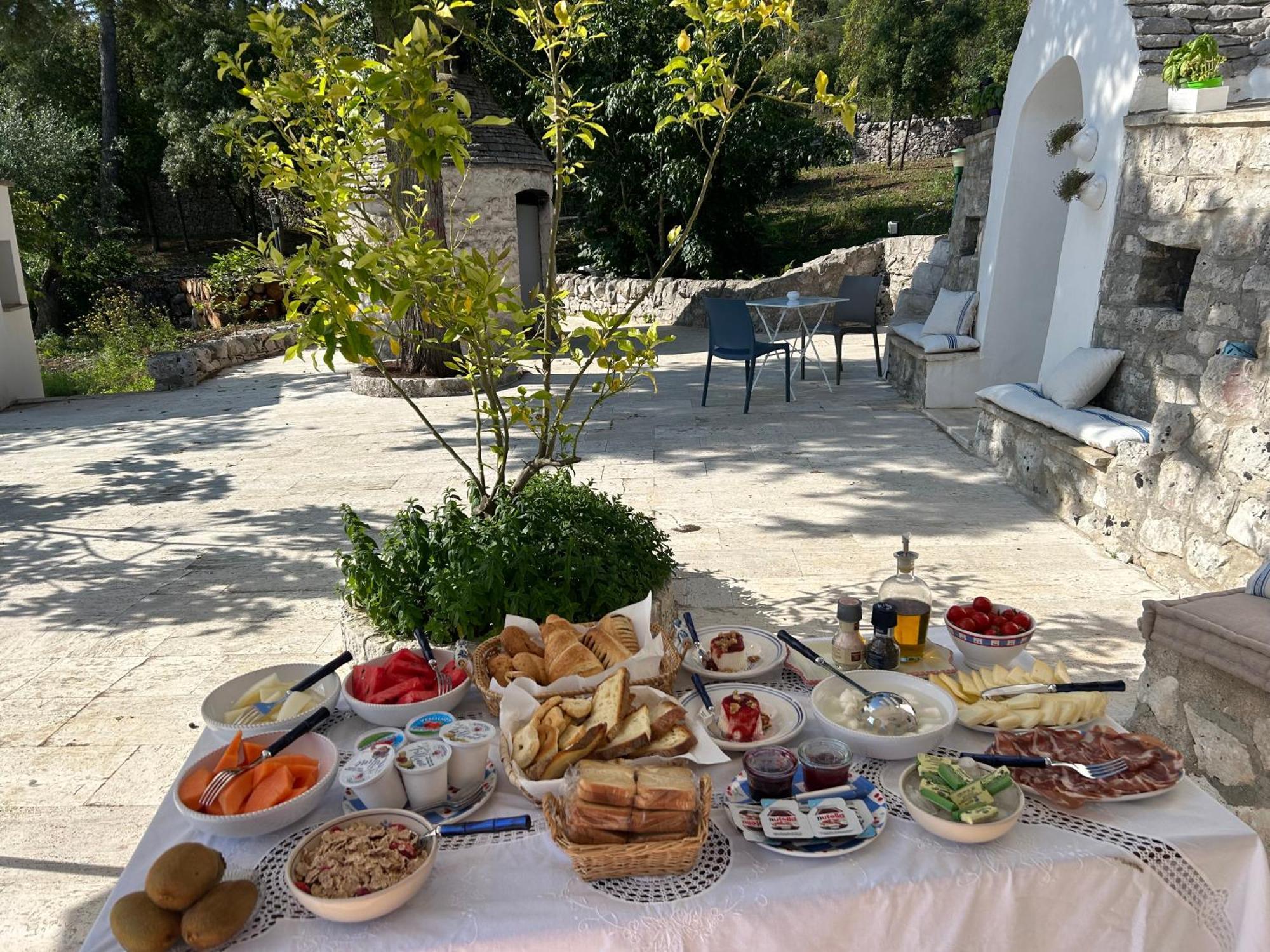 Il Trullo Di Simona Bed & Breakfast Locorotondo Exterior photo